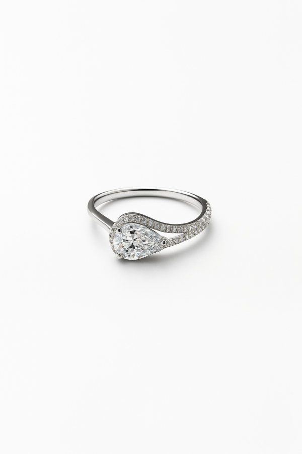 Tear of Elegance – Teardrop Ring